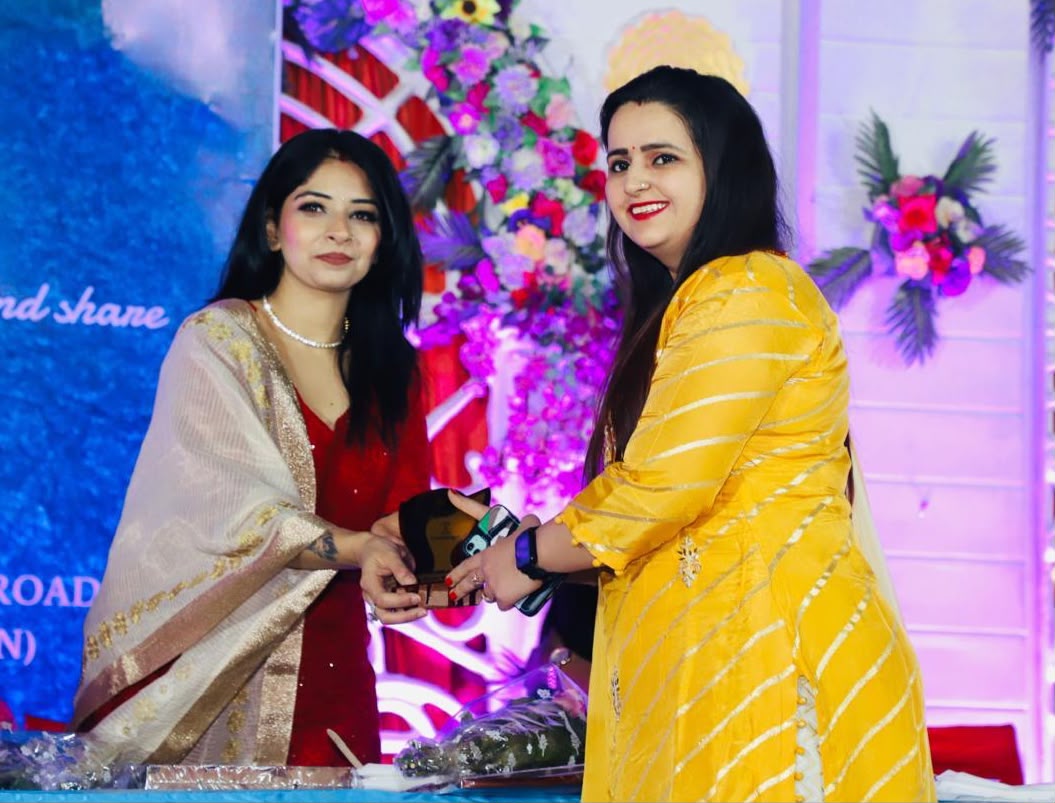 Pallavi Raghuwanshi receiving an honor on stage
